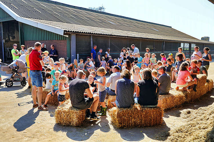 Paaseieren zoeken met en door speeltuinvereniging Wildebras_38